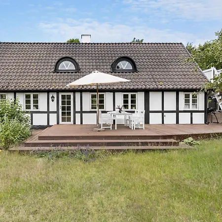 Semesterbostad Beautiful In Aakirkeby With Wifi *